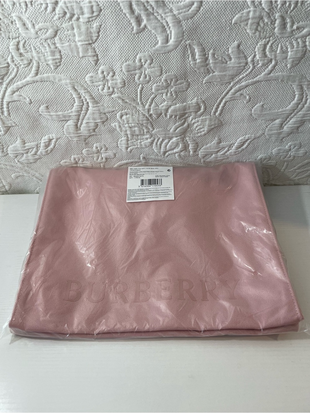 Women's Burberry Pink Tote Bag in Original Packaging - Picture 4 of 4